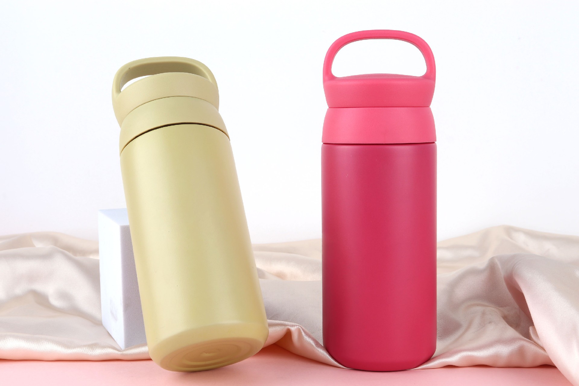senhua sports water bottle lightweight twist-capthermos riple Insulated shatterproof dtainless steel with carrying pouch, Indigo bllack gradient
